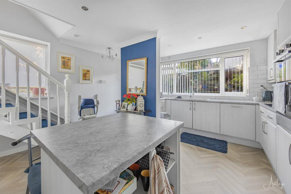 Apartment in Swansea - View 3