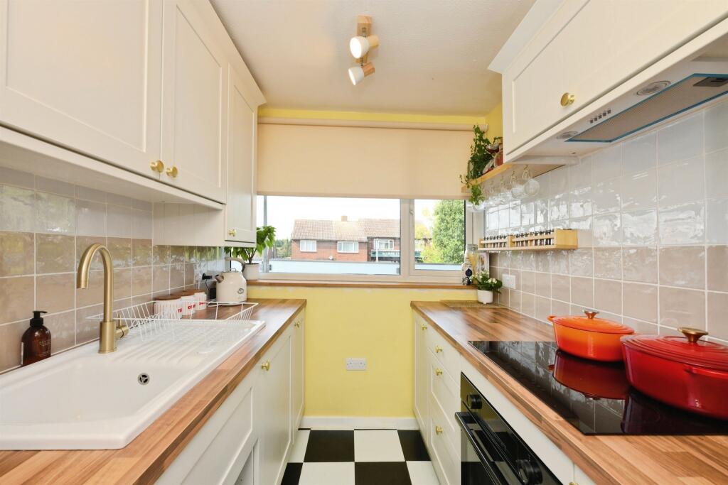 Apartment in East Hertfordshire, Ware - View 5