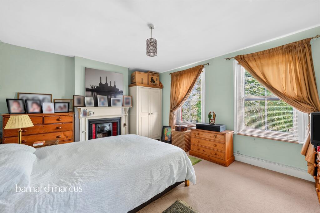 House in Sutton - View 5