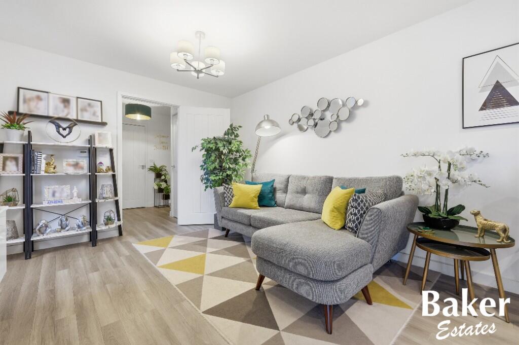 Marine Crescent, Hainault, London, IG6 - View 3