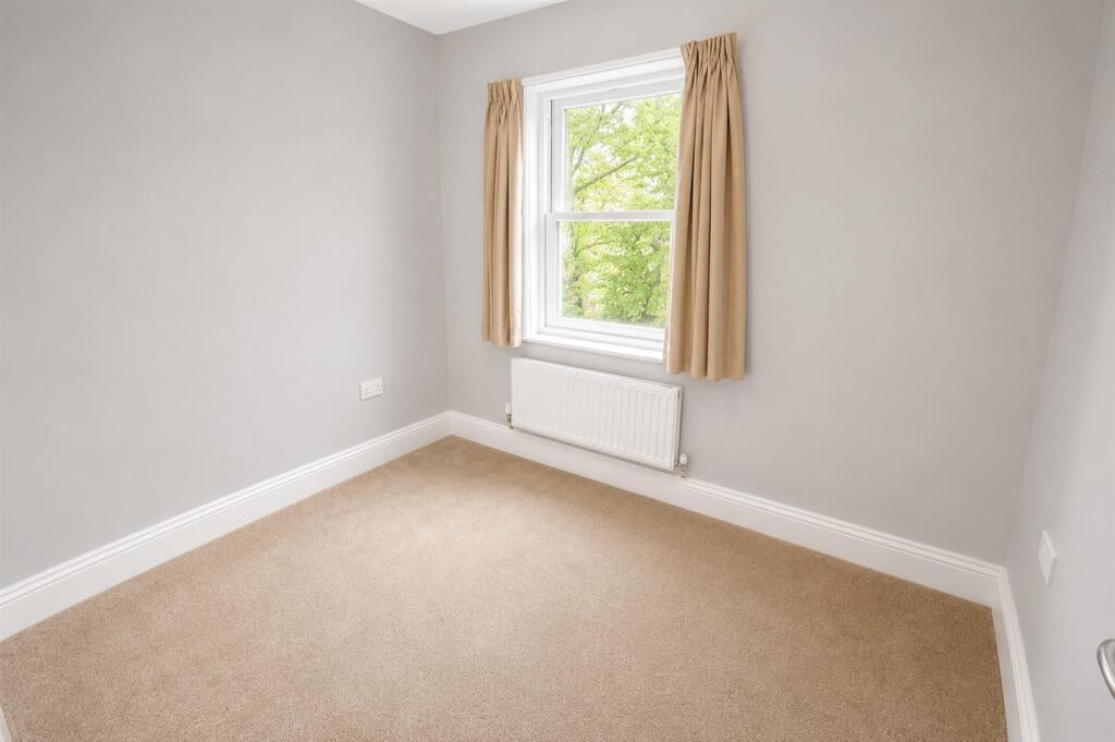 Apartment in Cheltenham, Warden Hill, Lansdown - More