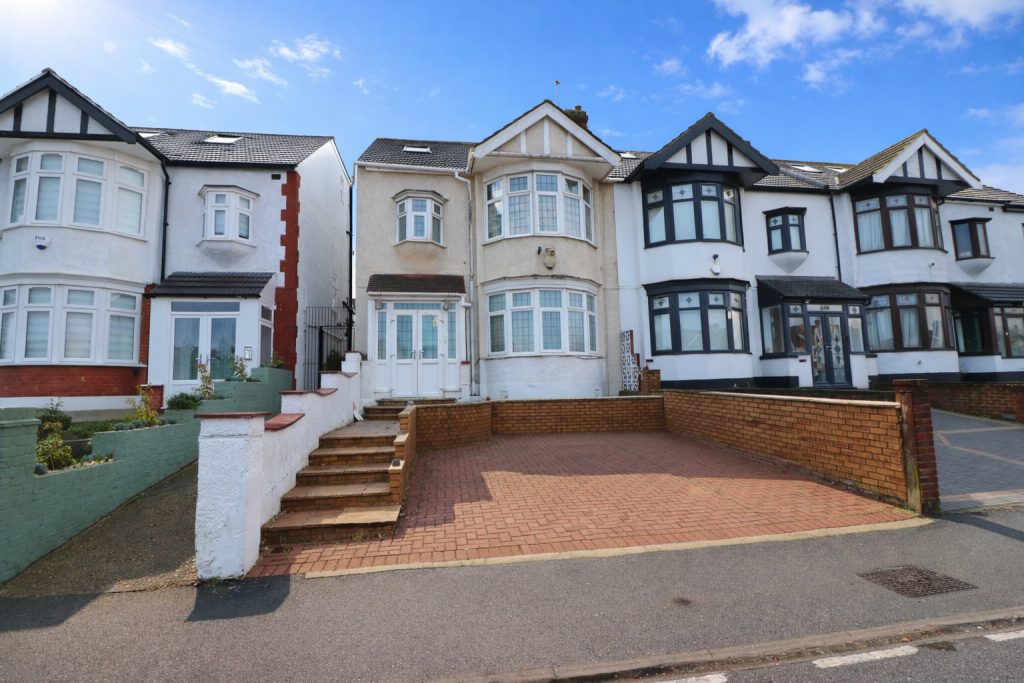 Main image of property: Eastern Avenue, London, IG4