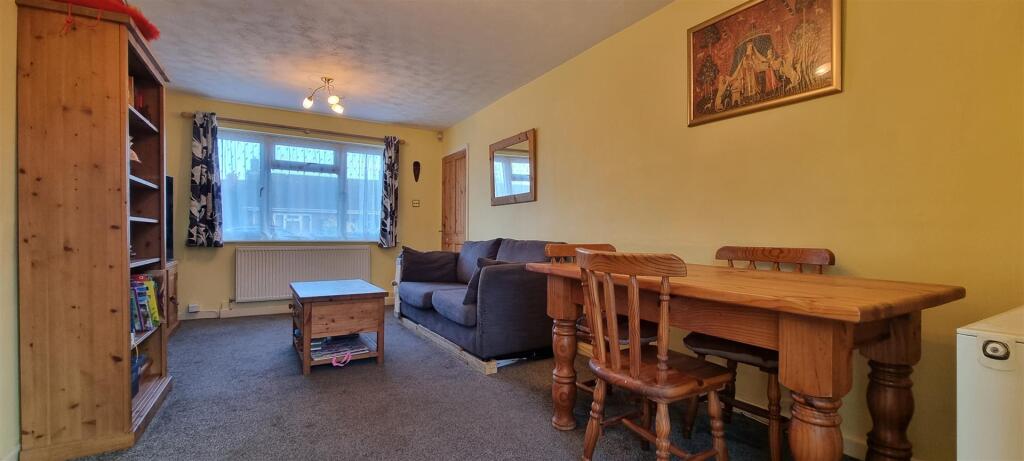 Mayenne Place, Devizes photo 4