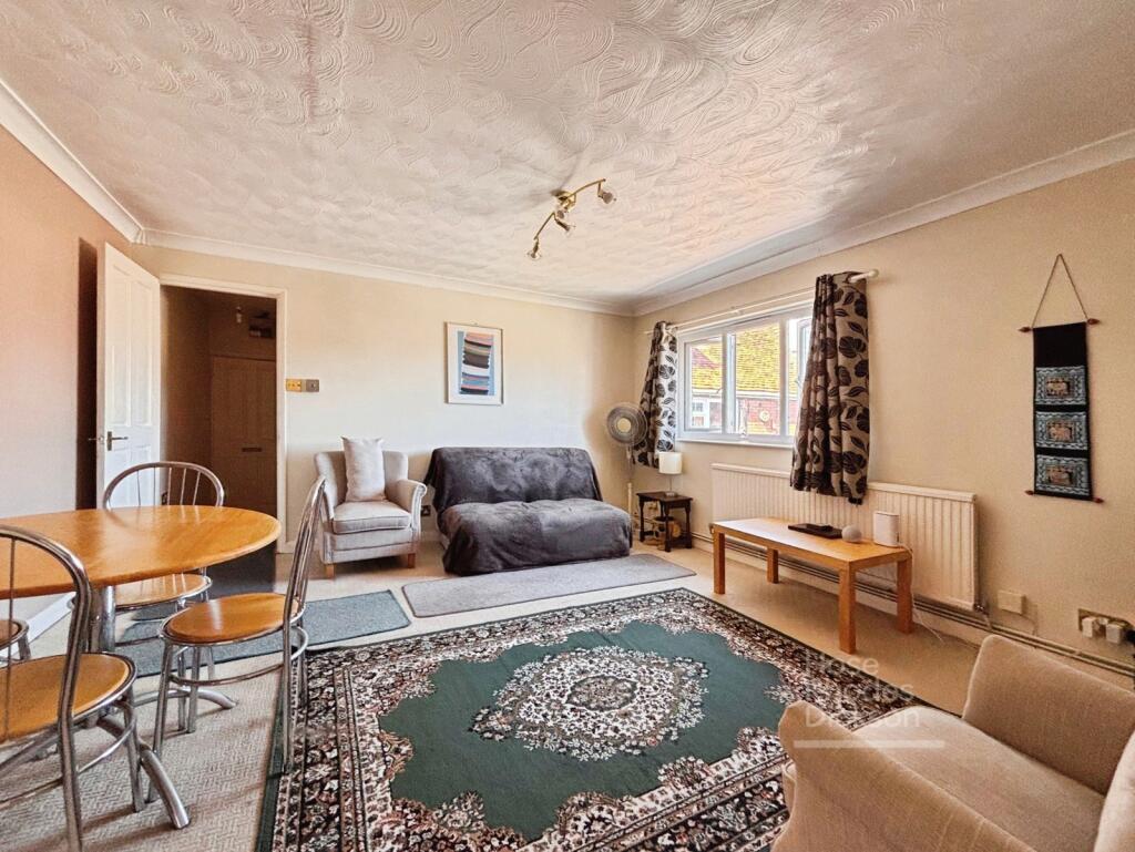 Apartment in Portsmouth, Newport - View 3