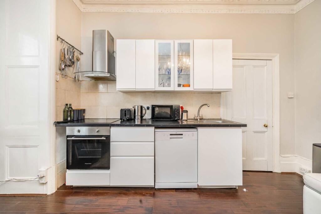 Apartment in London - View 5