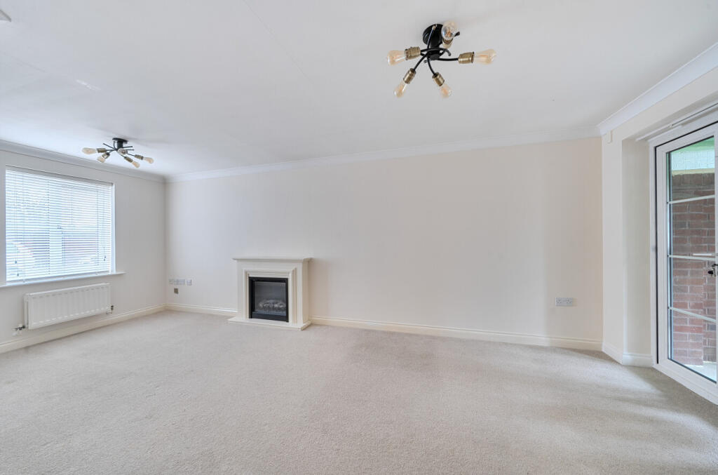 Fitwell Road, Redhouse, Swindon, SN25 photo 3