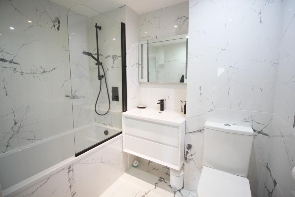 Apartment in Southampton - View 6