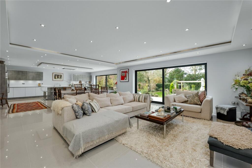 Courtlands Avenue, Esher, Surrey, KT10 – pohled 4