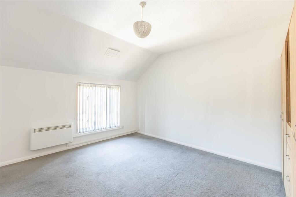 Cobb Close, Datchet, Slough - View 6