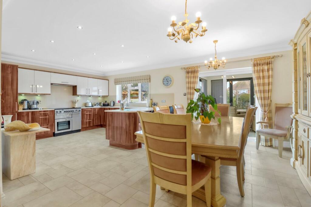 Winceby Close, Bexhill on Sea, TN39 photo 4