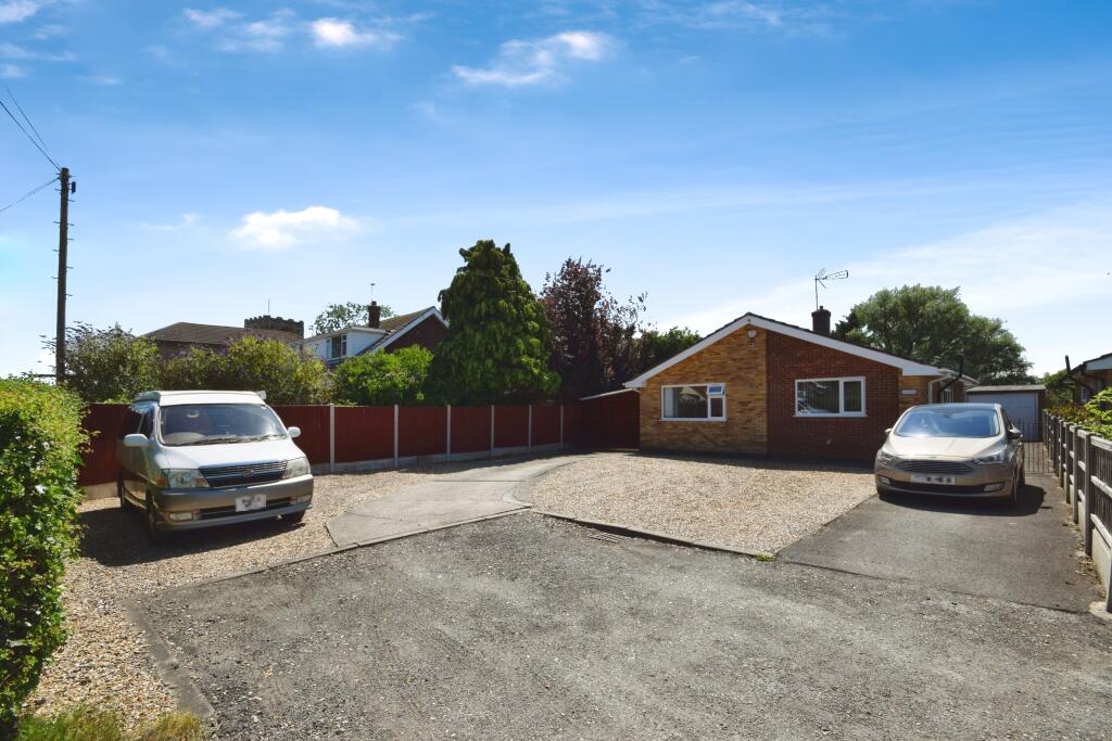 3-bed bungalow on West End, Hogsthorpe, PE24, £260,000