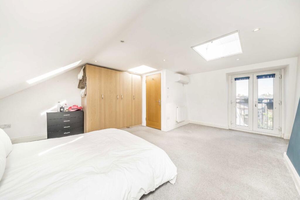 Apartment in London - More