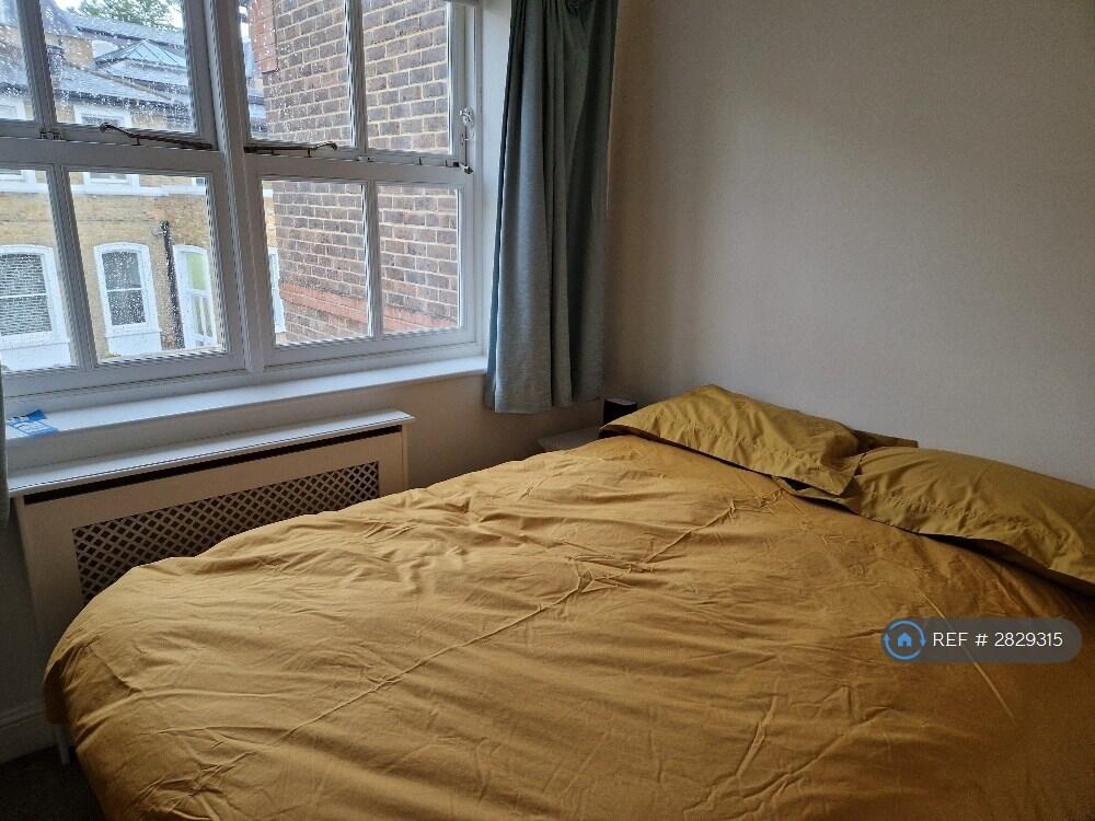 4 bedroom semi-detached house for rent