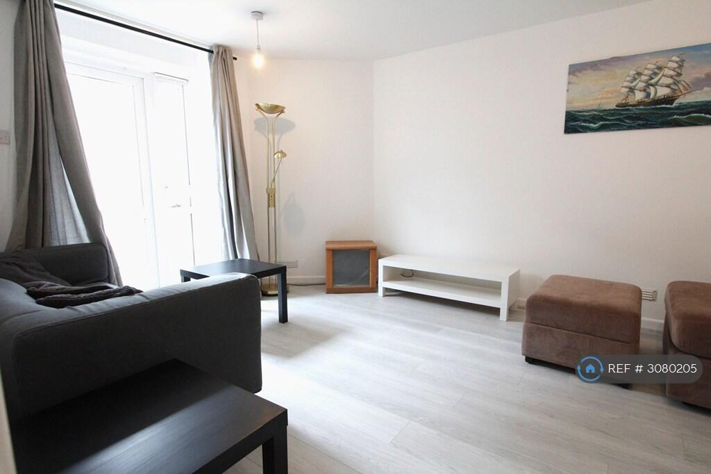Apartment in Reading - View 5