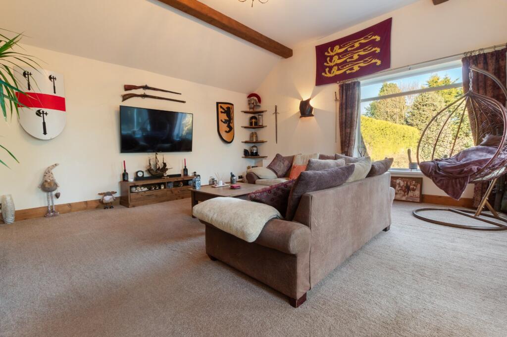 House in Lincoln, Nettleham - More
