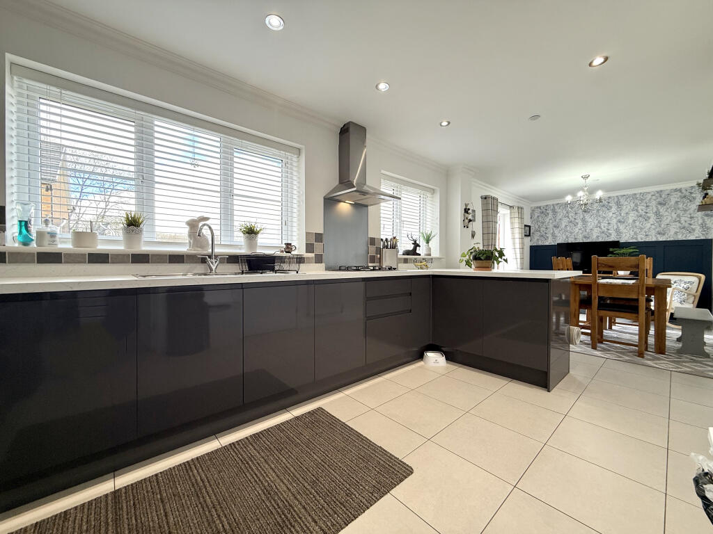 House in Aberdare, Cwm Heulwen Development, Aberaman North - View 4