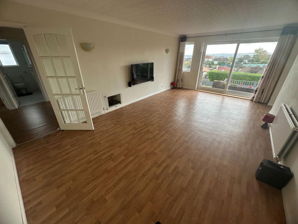12 Barcombe Heights, Preston, Paignton, Devon, TQ3 1PT photo 3
