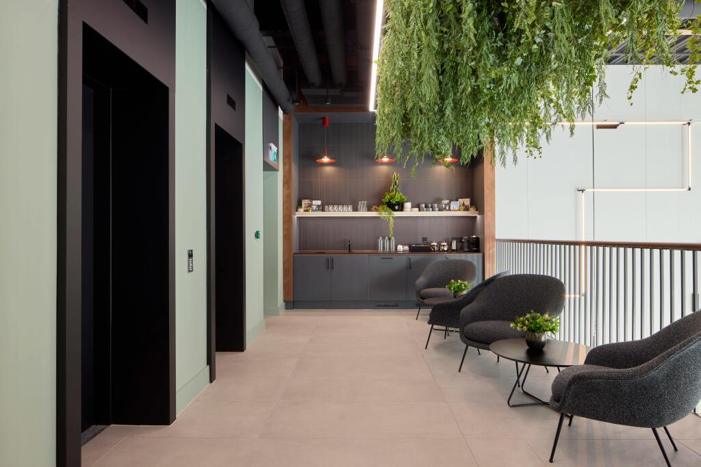 Communal Mezzanine Breakout Space