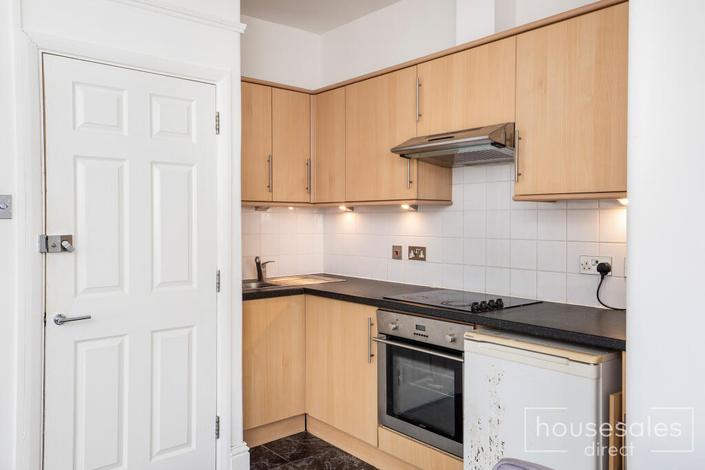 8 Hurst Road, Eastbourne, BN21 photo 3