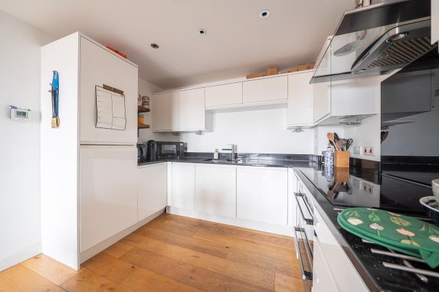 Apartment in Newbury, Greenham - View 4