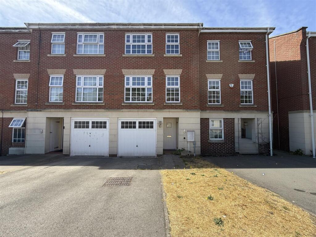 Main image of property: Woodhouse Close, Worksop, S80
