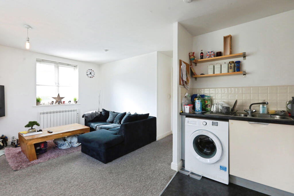 Apartment in West Oxfordshire, Carterton - View 5