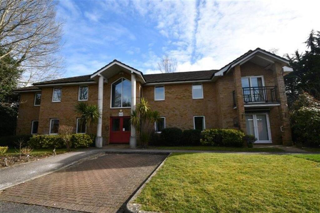 Main image of property: 3 bedroom Apartment 1st Floor in Farnborough