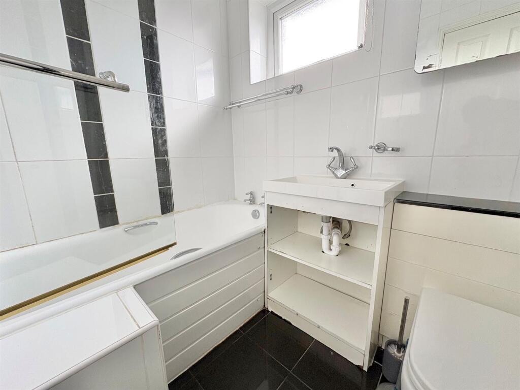 House in Wigan, Westleigh - More