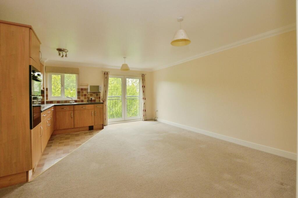 Hoxton Close, Ashford, TN23 photo 3