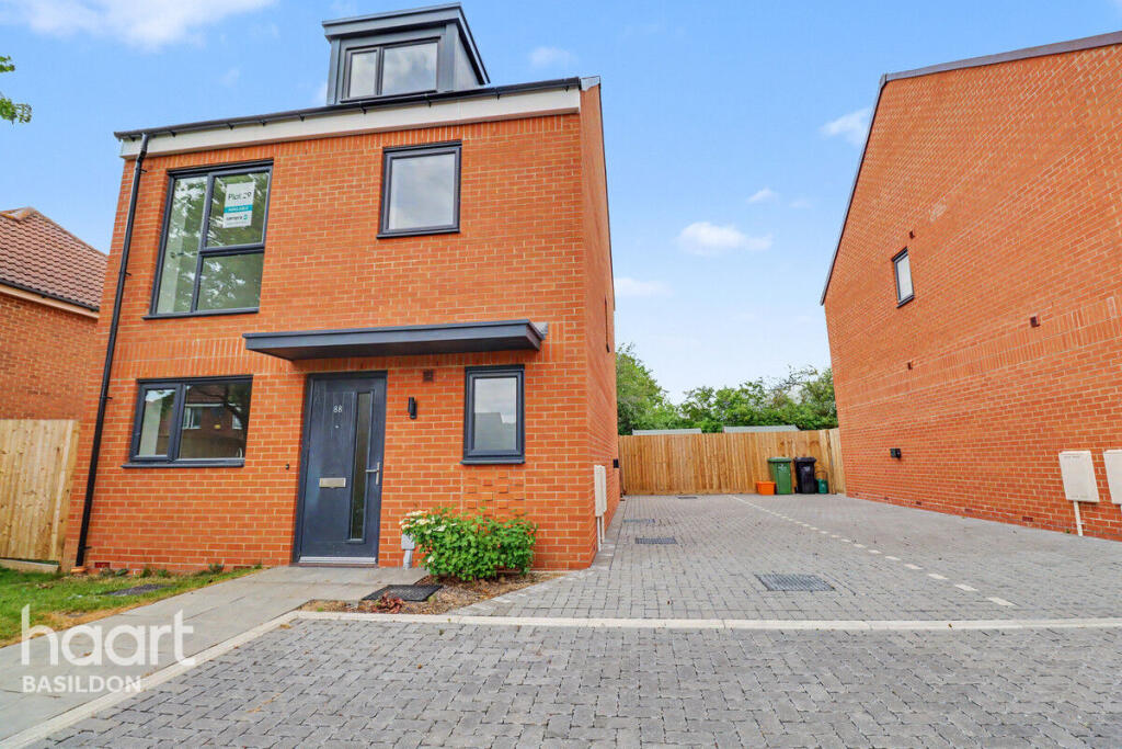 4-bed detached on The Haven, Essex, £525,000