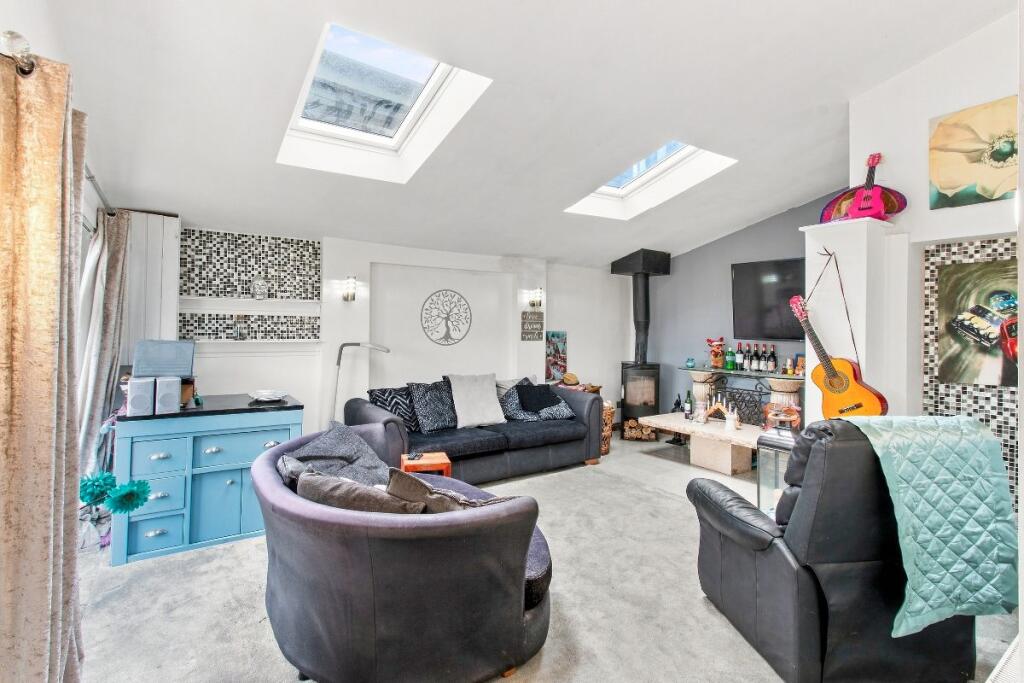 House in Leeds, Drighlington - More