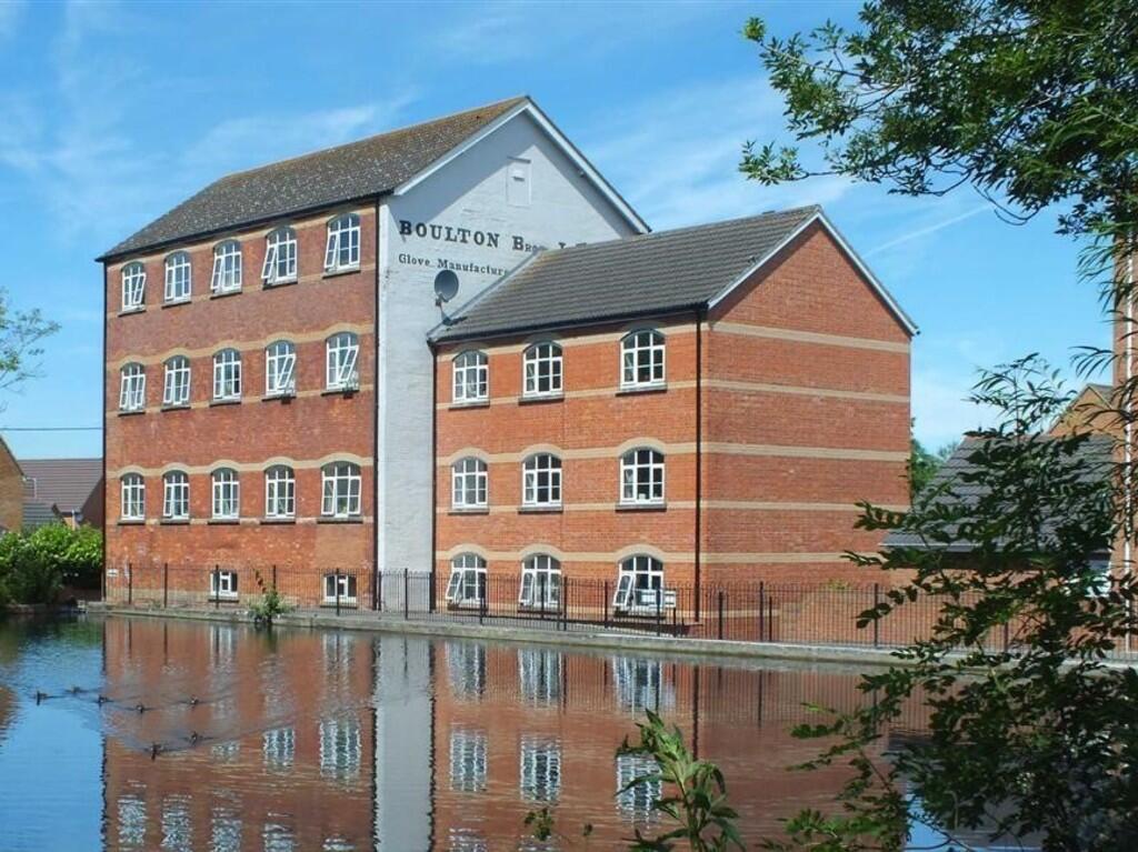 2-bed flat on Caspian Gardens, Westbury, £165,000