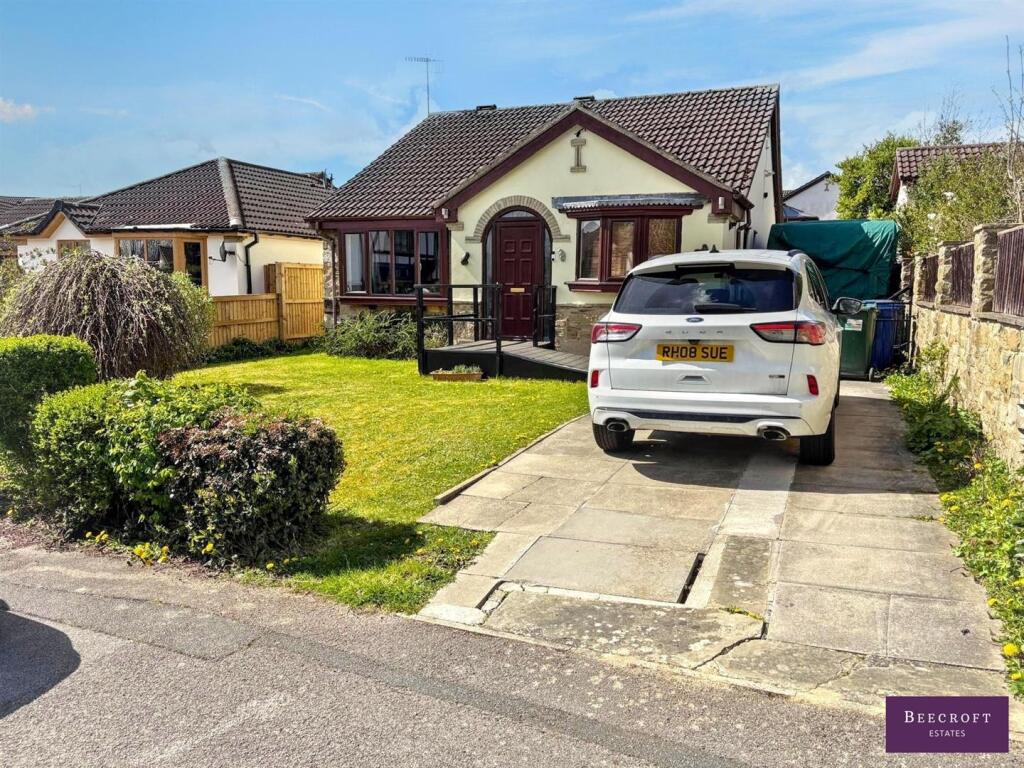 3-bed detached on Meadowfield Drive, Hoyland, Barnsley, £300,000