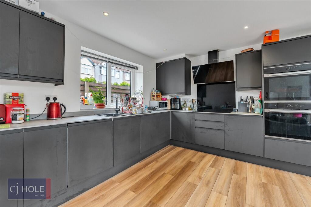 6 bedroom apartment for rent