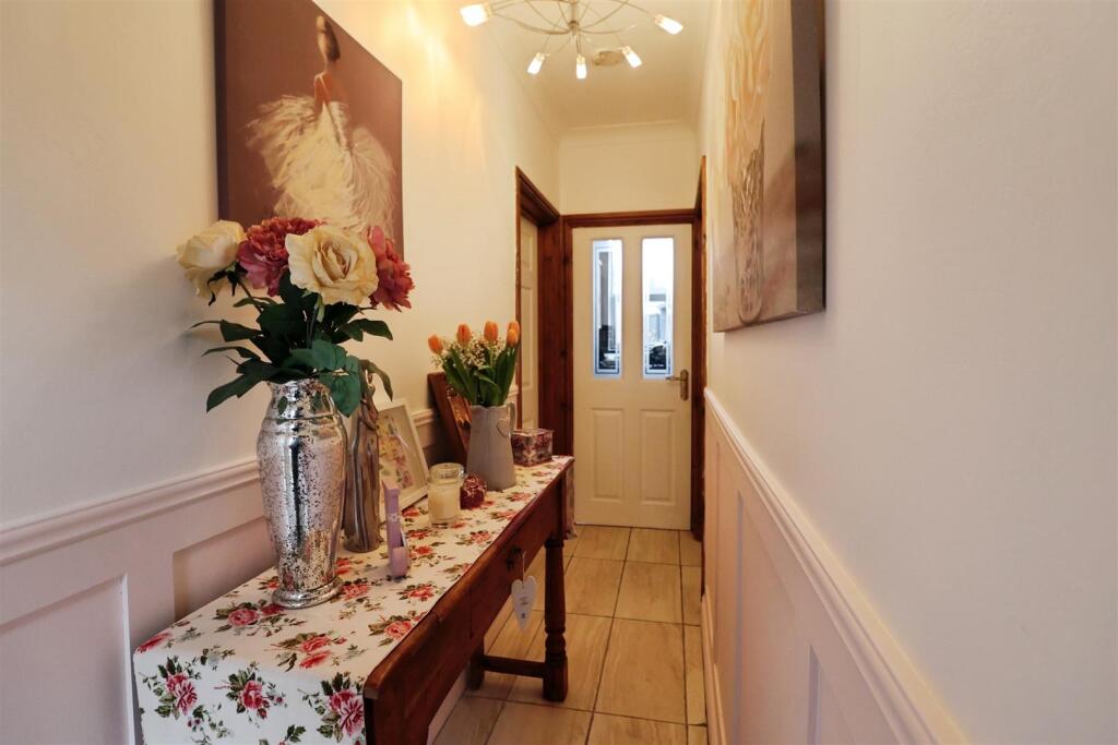 House in Mansfield, Forest Town - View 2
