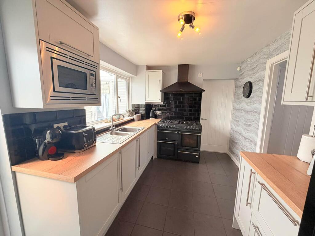House in Knowsley, Kirkby - More