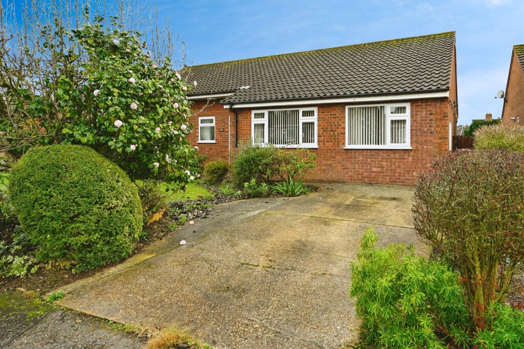 Old Hall Drive, Dersingham, KING'S LYNN photo 2