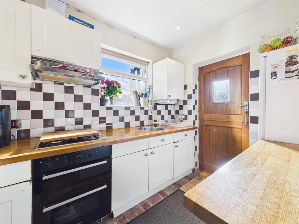 Berkeley Close, Ruislip photo 3