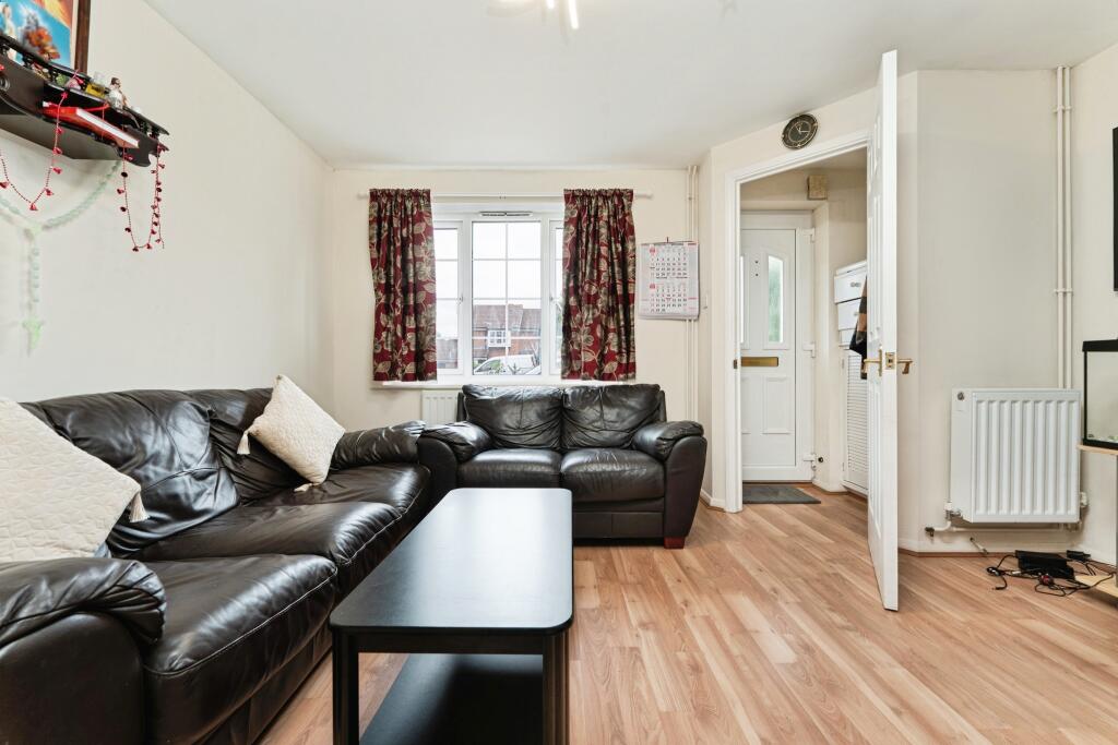 Tamarin Gardens, Cherry Hinton, CB1 photo 2