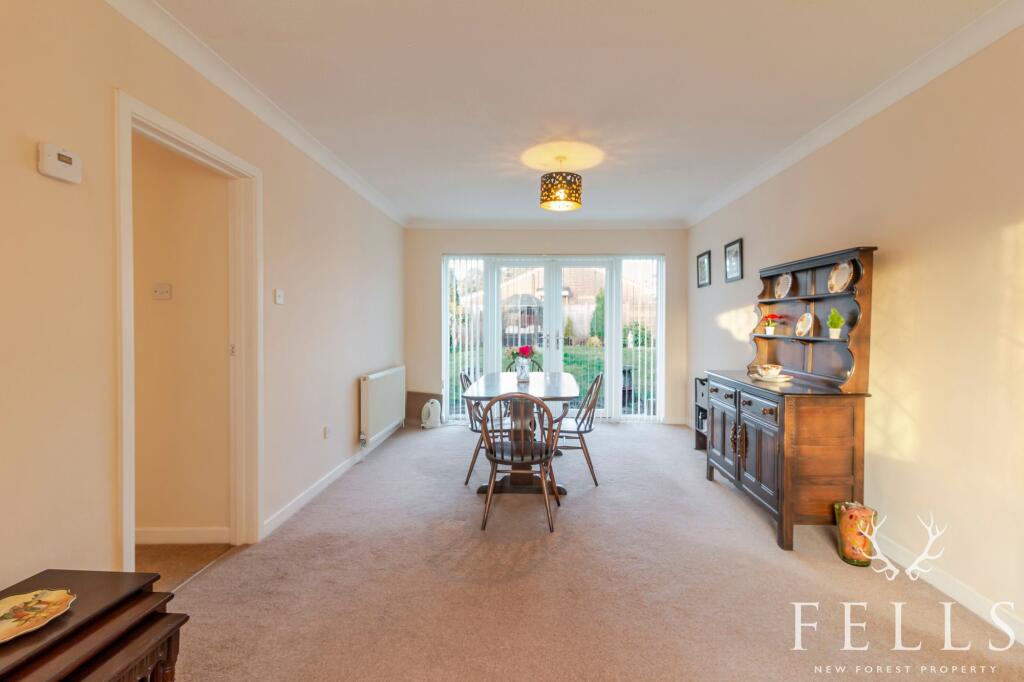 Willow Close, St. Leonards, BH24 photo 3