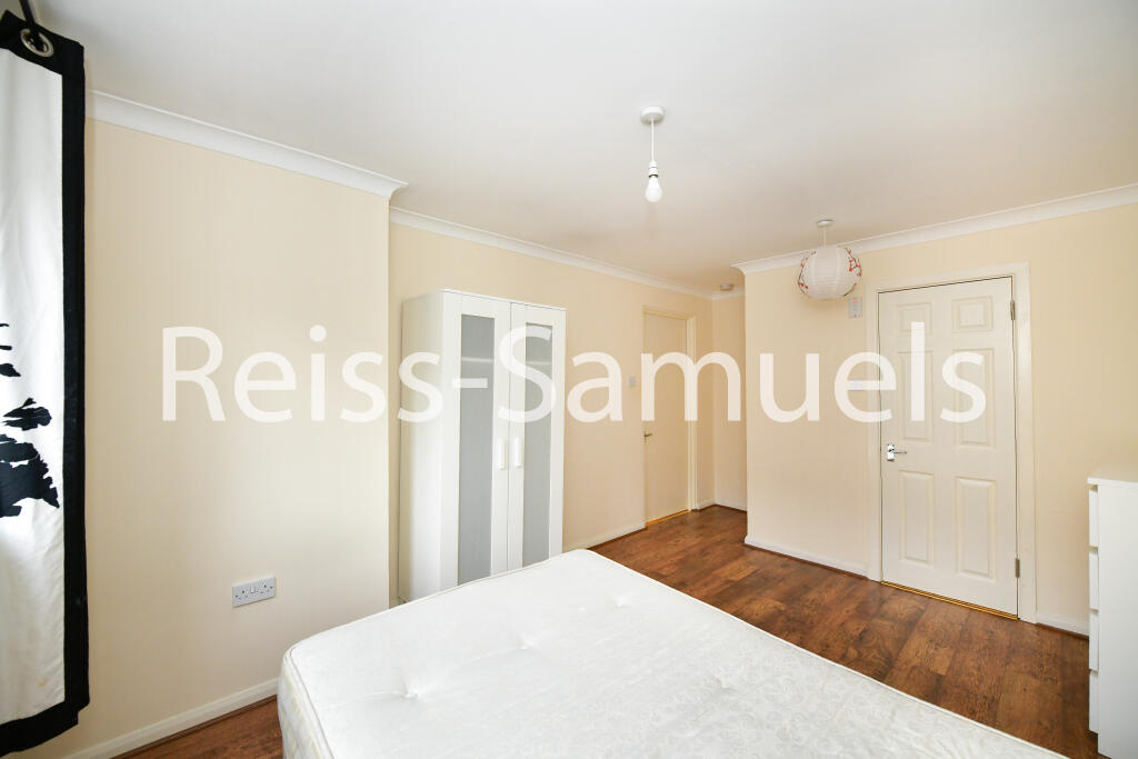 5 bedroom town house for rent