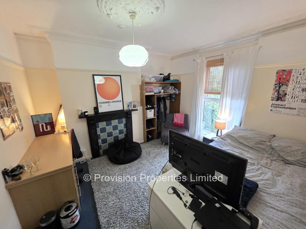 8 bedroom terraced house for rent