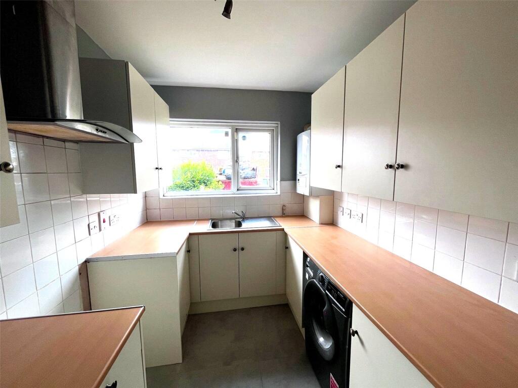 Kingston Hill Avenue, Romford, RM6 photo 4