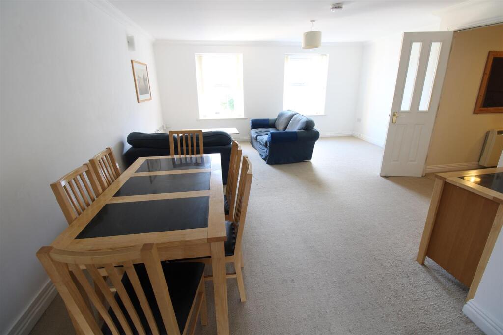 Apartment in Cowes, Isle of Wight - View 3