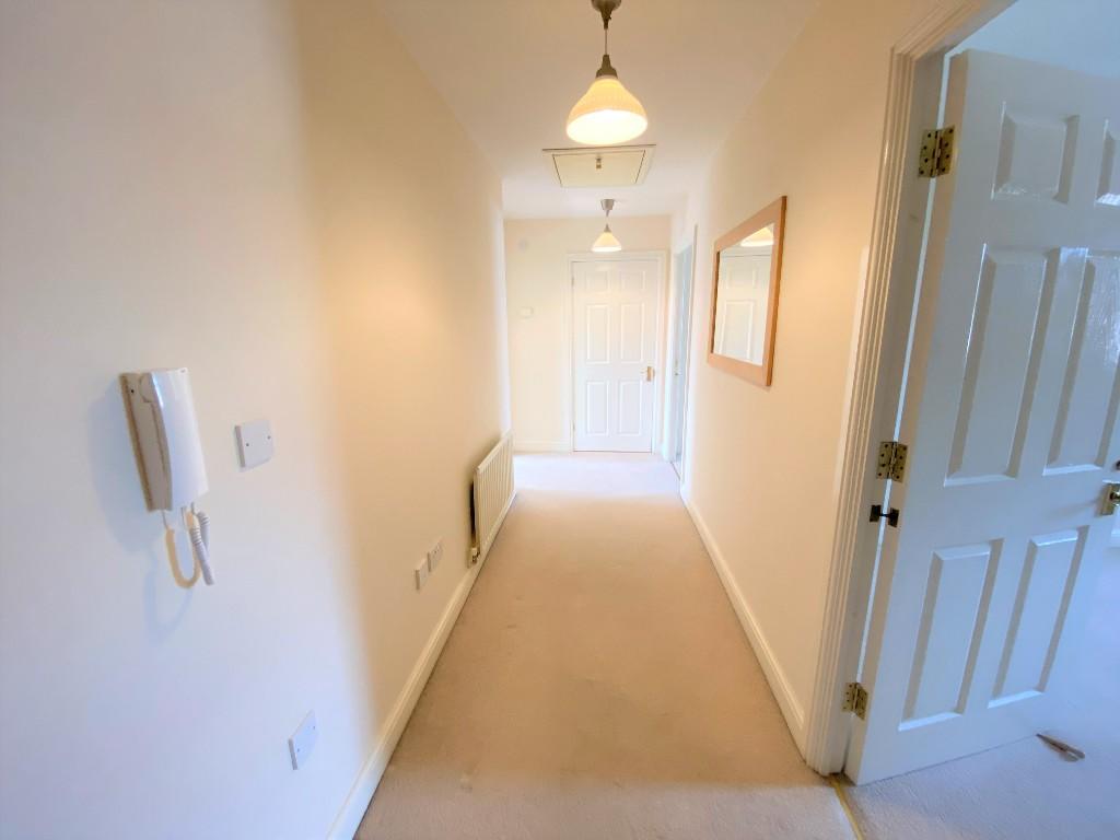 Apartment in Christchurch, Pokesdown, Bournemouth - View 3