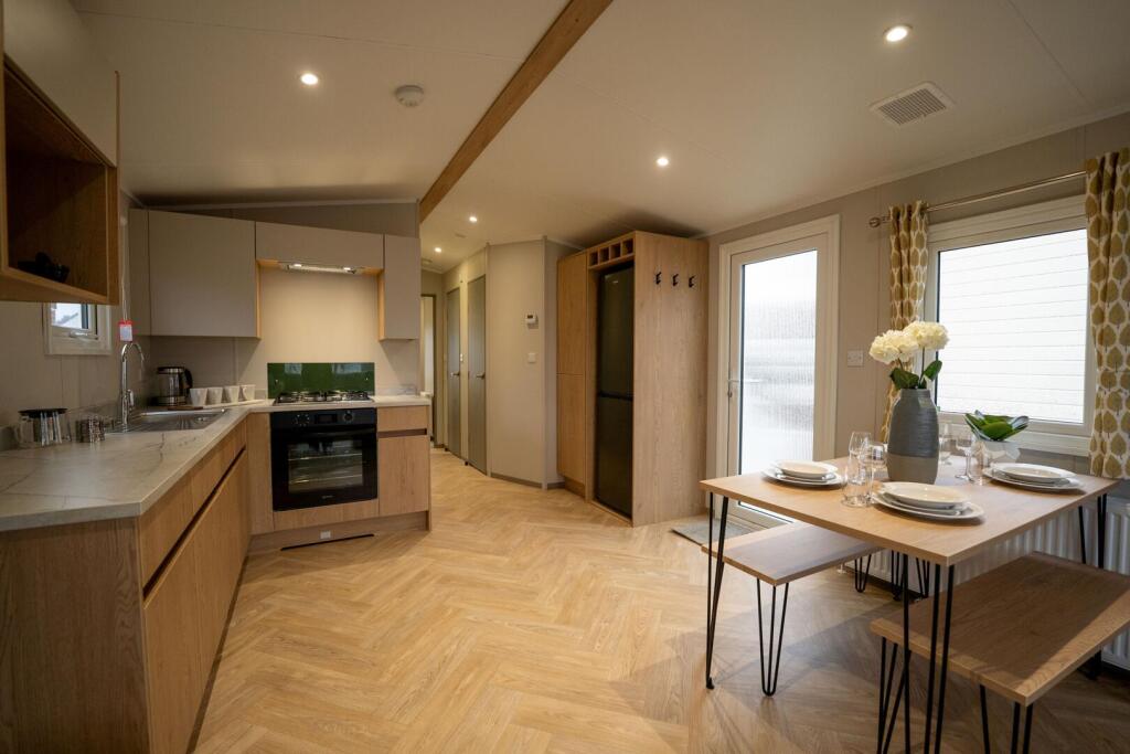 Coopers Beach Holiday Park, Church Lane East Mersea, Colchester, Essex, CO5 8TN photo 4