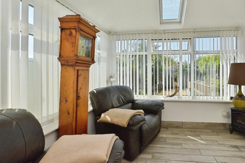 House in Milton Keynes, Far Bletchley, West Bletchley - More