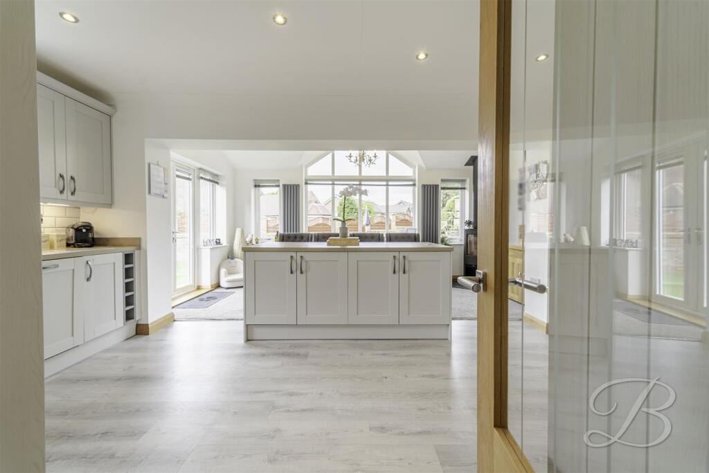 House in Mansfield, Nottinghamshire - View 2