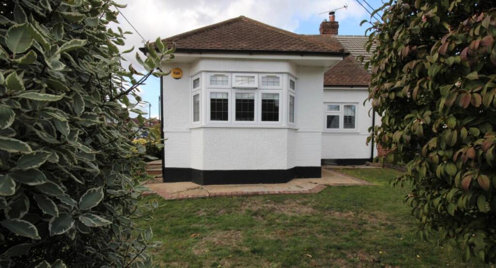 2-bed house on Cranham Gardens, Cranham, Essex, £550,000