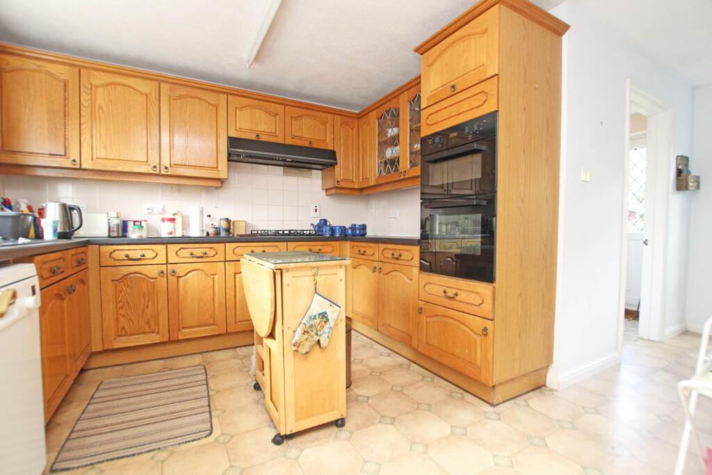 Rectory Close, Eastbourne, BN20 8AQ photo 3